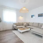 Beach Front Home In Maslenica With Sauna Сasa de vacaciones