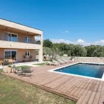 Сasa de vacaciones Beach Front Home In Maslenica With Sauna Maslenica