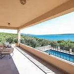 Сasa de vacaciones Beach Front Home In Maslenica With Sauna *