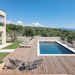 Сasa de vacaciones Beach Front Home In Maslenica With Sauna