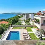 Beach Front Home In Maslenica With Sauna Сasa de vacaciones *
