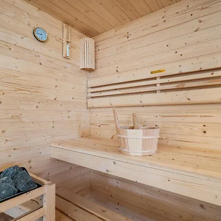 Hébergement de vacances Beach Front Home In Maslenica With Sauna *