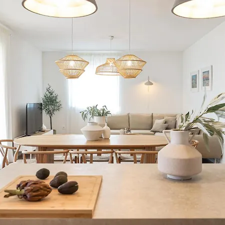 Hébergement de vacances Beach Front Home In Maslenica With Sauna *