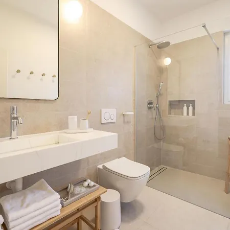 Hébergement de vacances Beach Front Home In Maslenica With Sauna