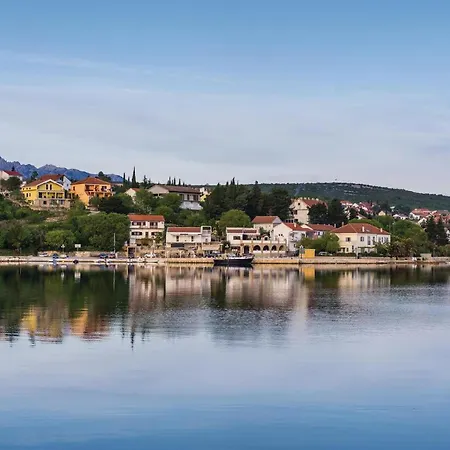 Hébergement de vacances Beach Front Home In Maslenica With Sauna